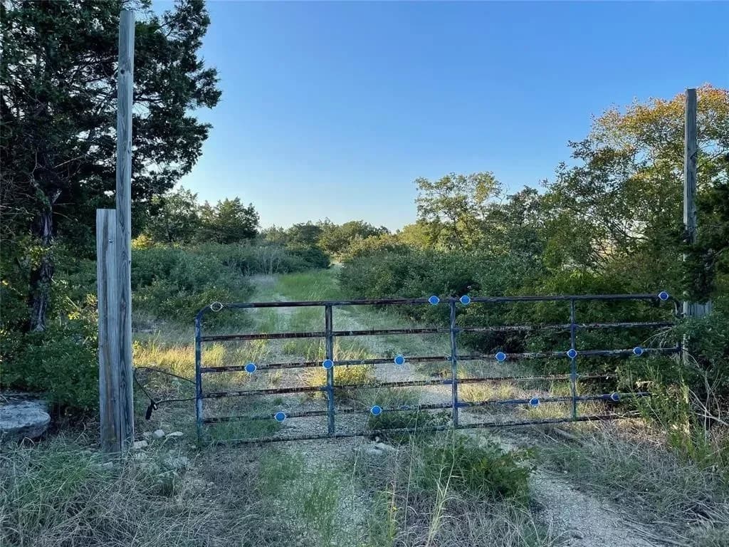 Beautiful 2.5 acre Leander lot with great views land photo 3